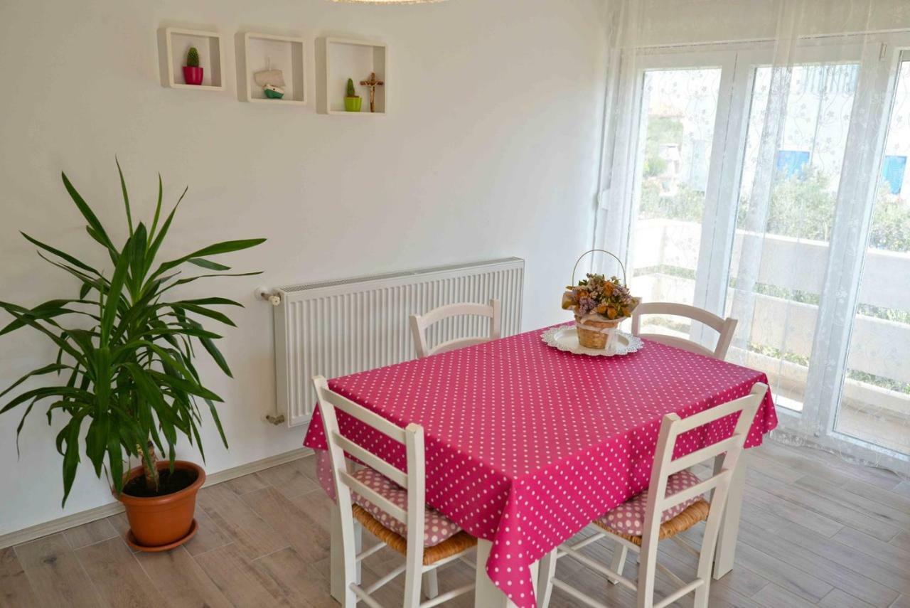 Apartment Kristina Murter Bagian luar foto