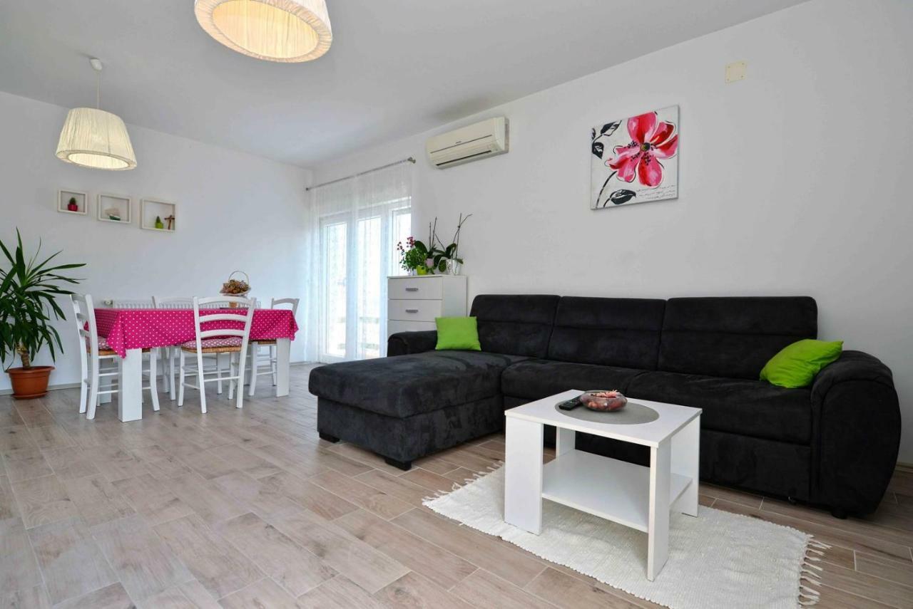 Apartment Kristina Murter Bagian luar foto