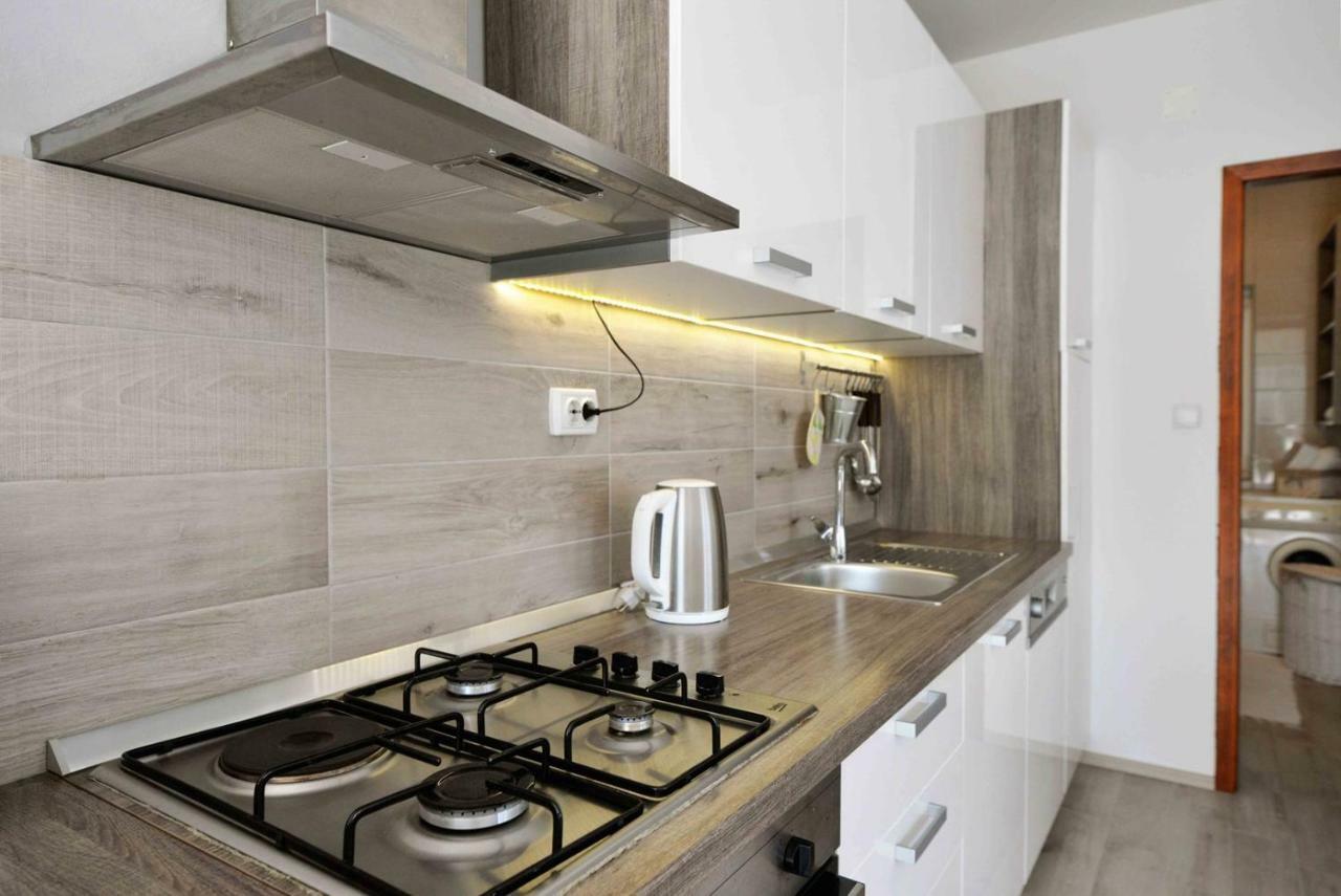 Apartment Kristina Murter Bagian luar foto