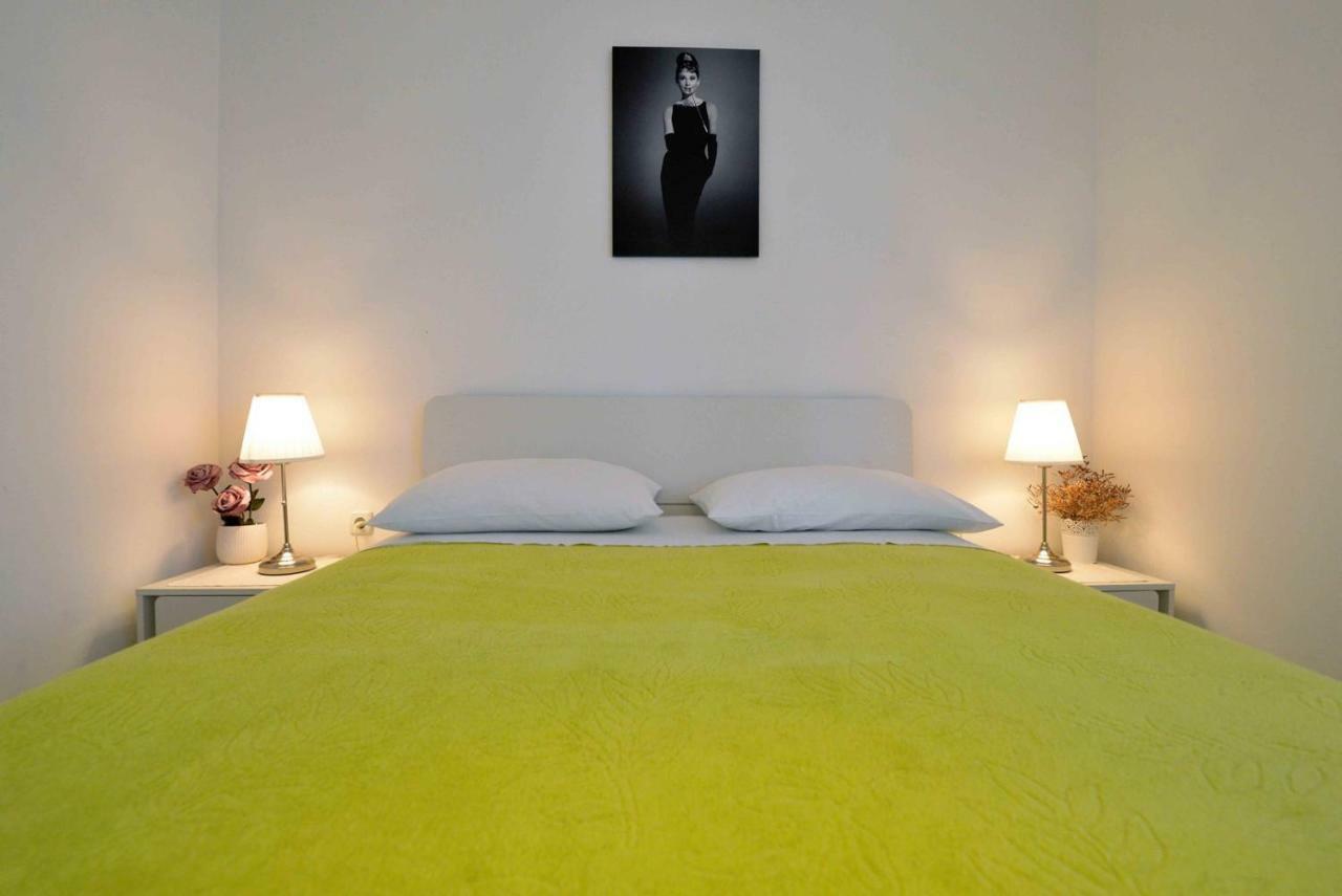 Apartment Kristina Murter Bagian luar foto