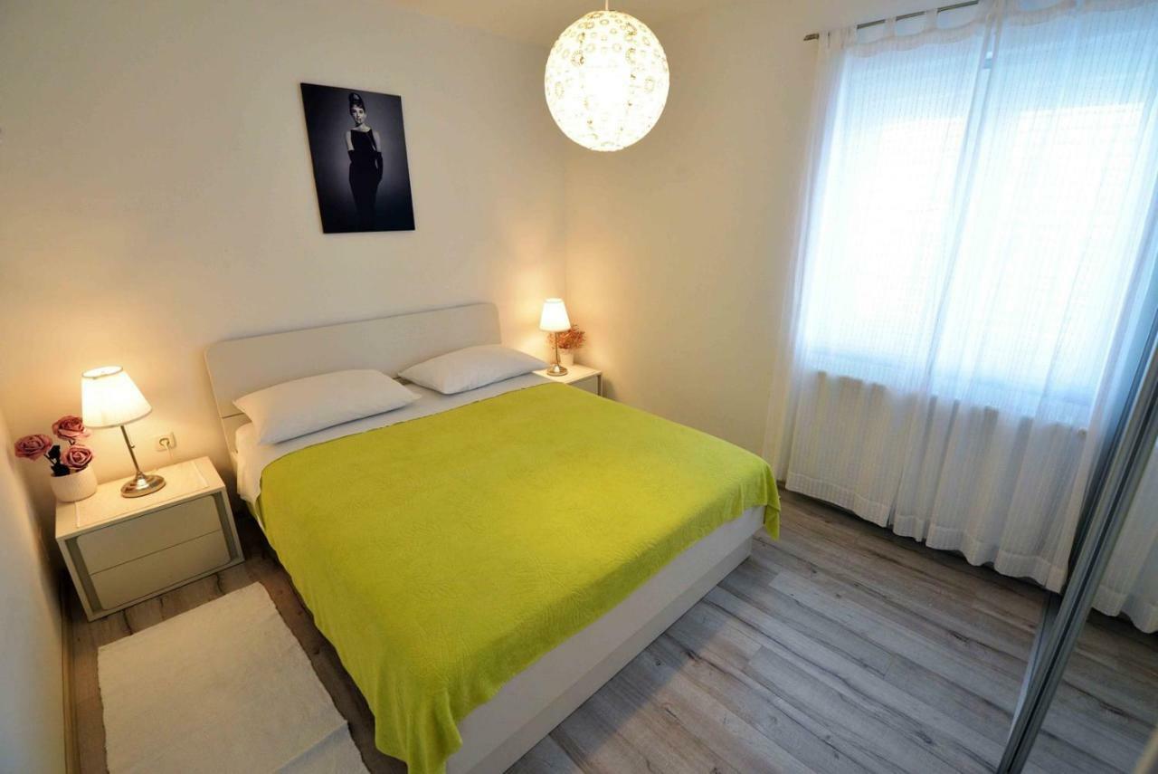 Apartment Kristina Murter Bagian luar foto